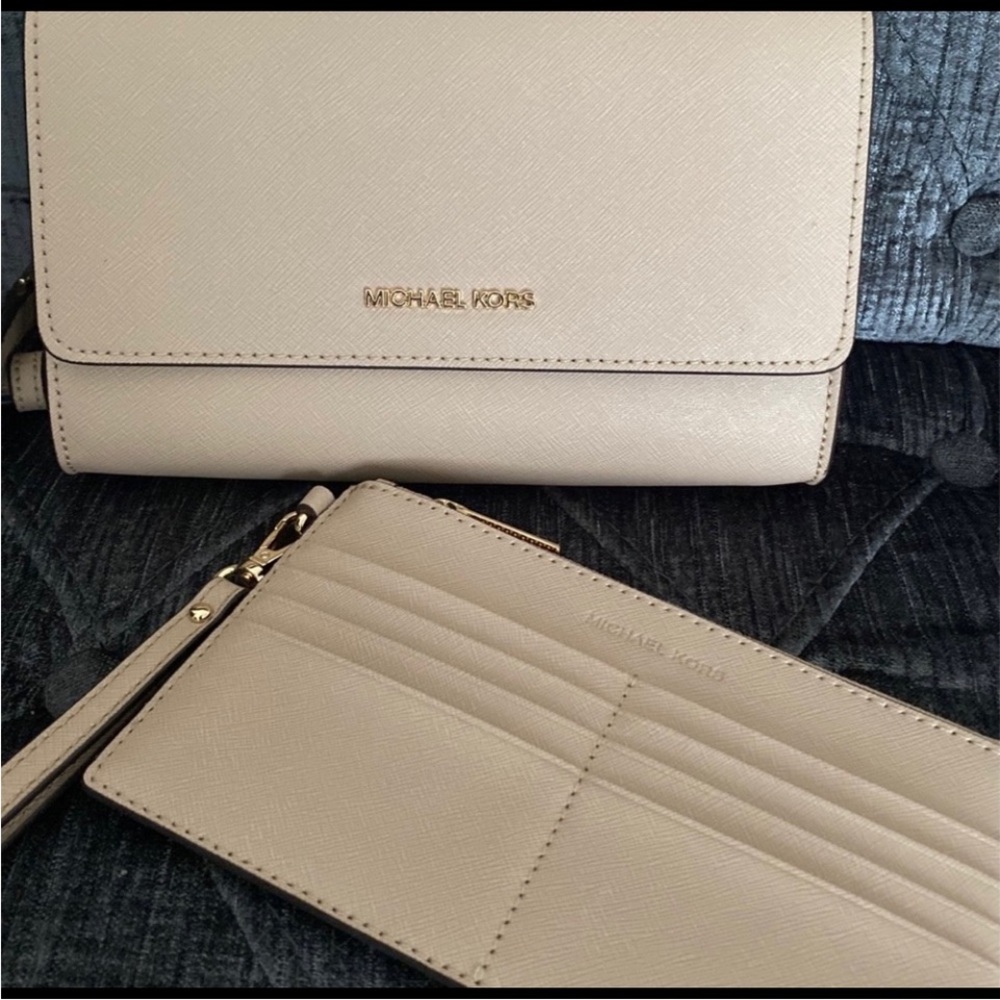Michael Kors Beige Crossbody Bag with Matching Cardholder